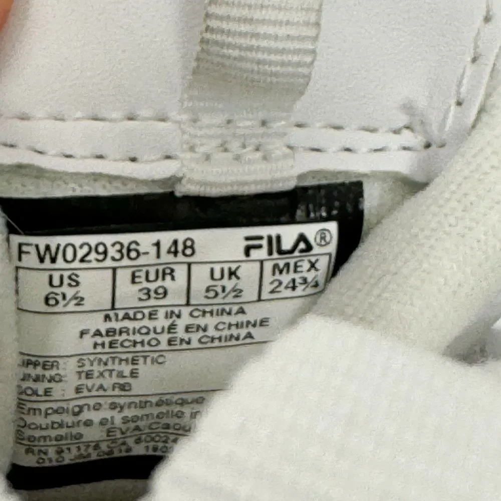 FILA Disruptor II Triple White Streetwear Sneakers FW02936-148 - Picture 6 of 7